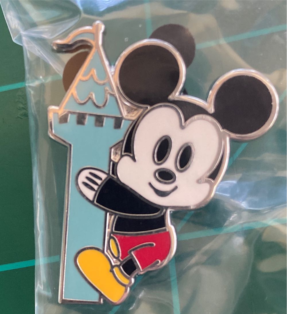 Disney Cars 15th Anniversary Collectible Key Pin Special Edition New With Card