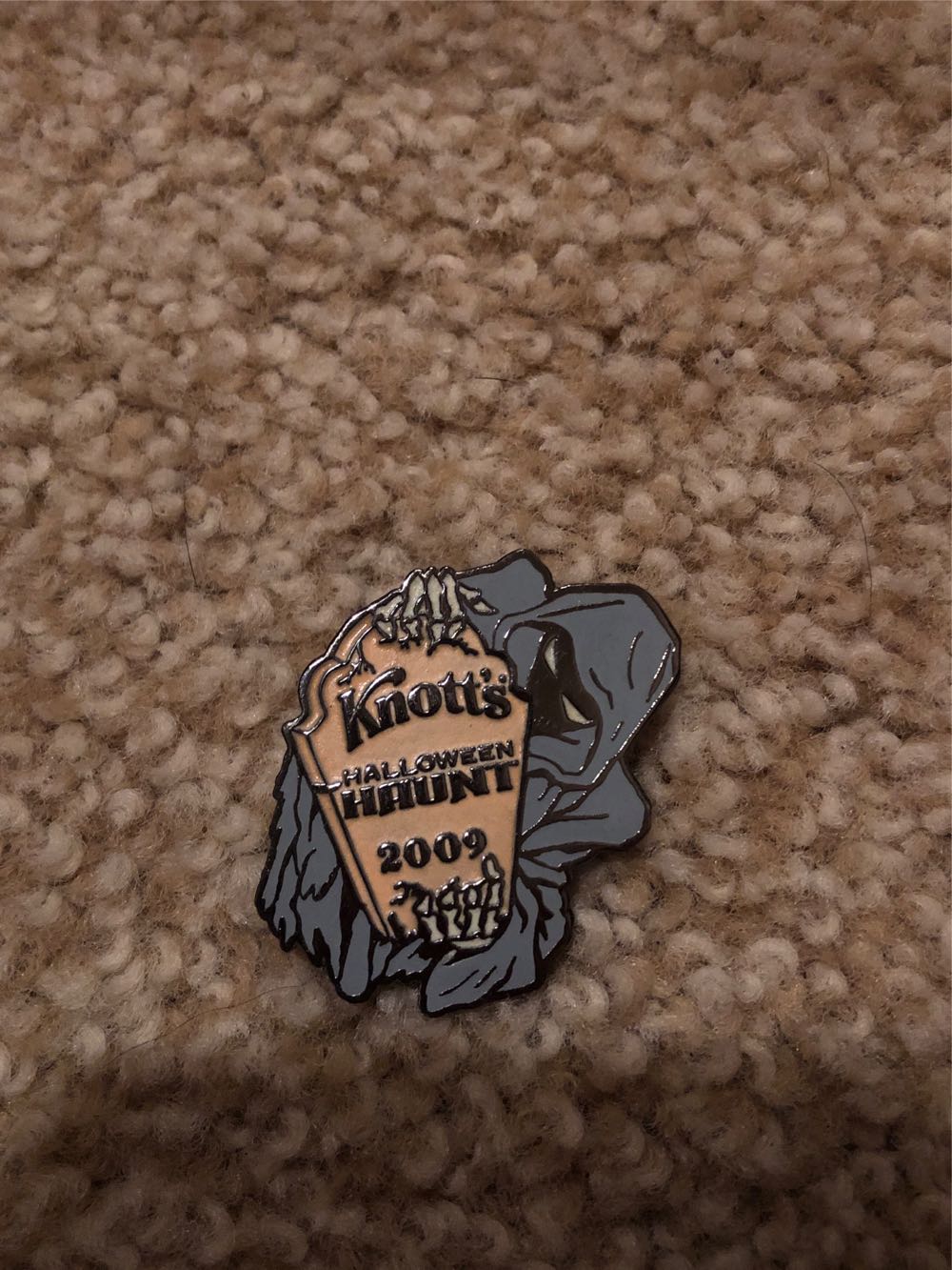 Knotts Scary Farm  pin collectible - Main Image 2