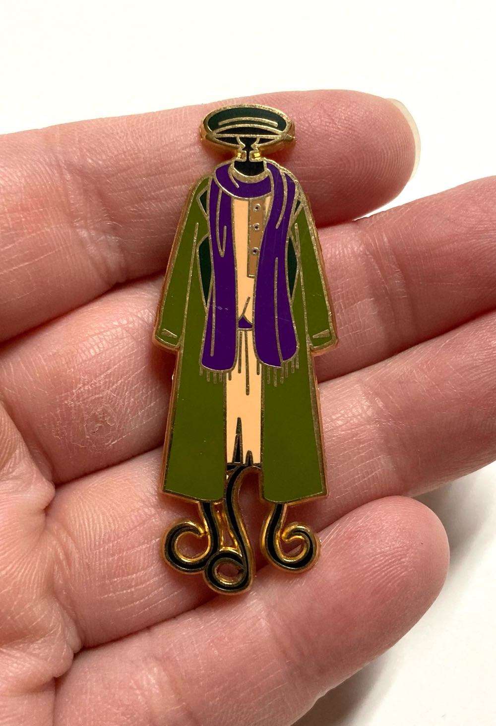 Anastasia, Starter Oufit $O  pin collectible - Main Image 1