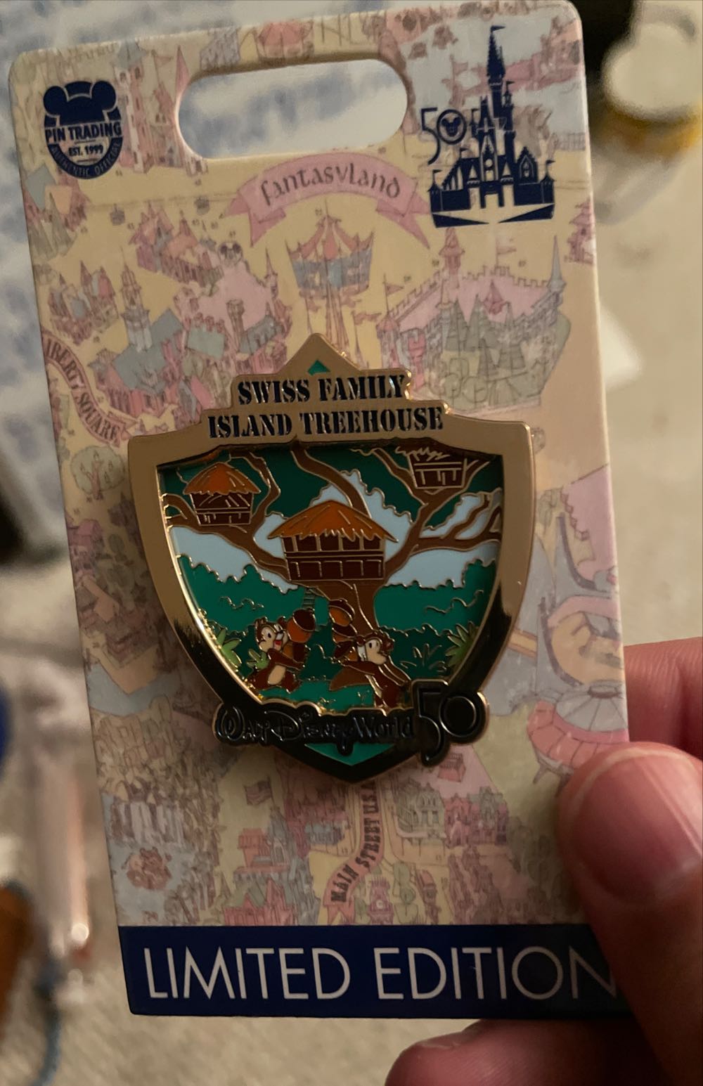 Wdw 50th Attraction Crest Swiss Family Island Treehouse - Limited Edition pin collectible [Barcode 400937613364] - Main Image 1