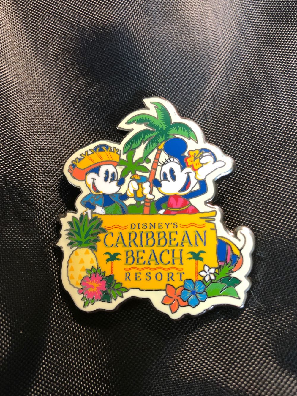 Resorts - Disney’s Caribbean Beach Resort - Caribbean Beach with Mickey and Minnie - Common pin collectible [Barcode 400944415715] - Main Image 2