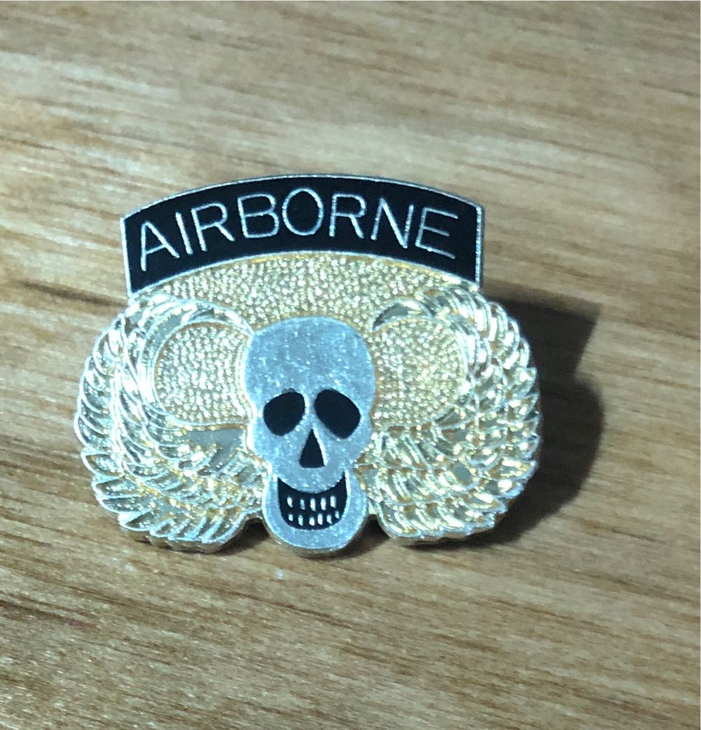 Disneyland Paris Genie Bee Pin