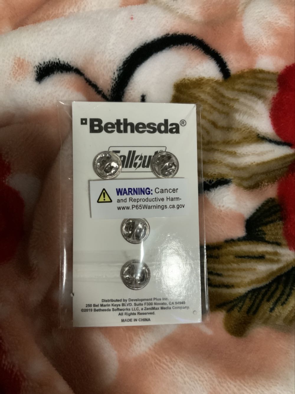 Vault-tec - Fallout pin collectible - Main Image 2