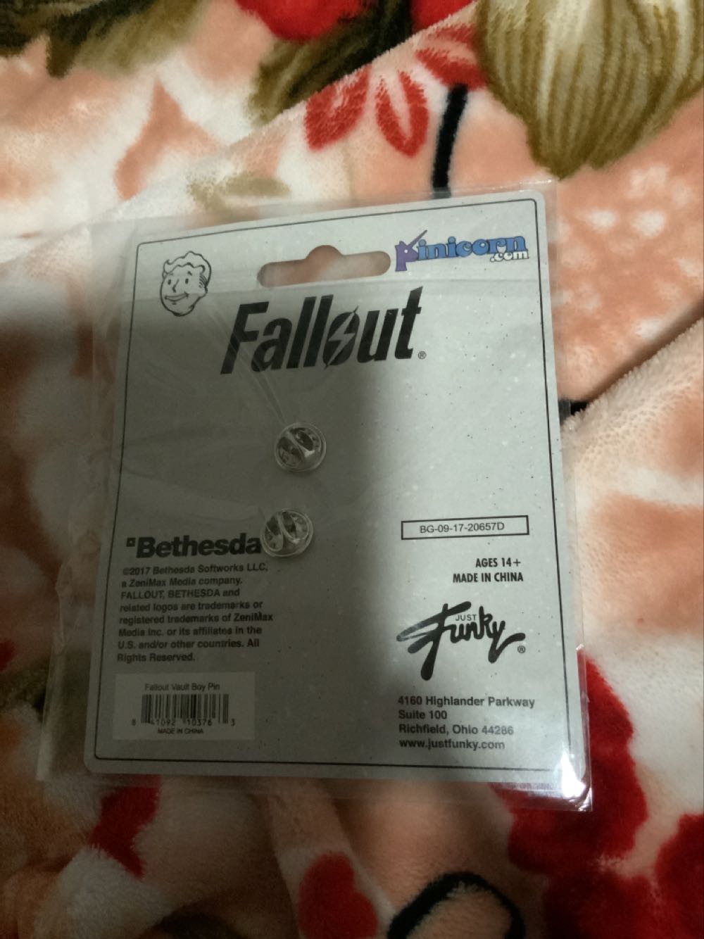 Fallout Enamel Pin - Fallout pin collectible [Barcode 841092103763] - Main Image 2