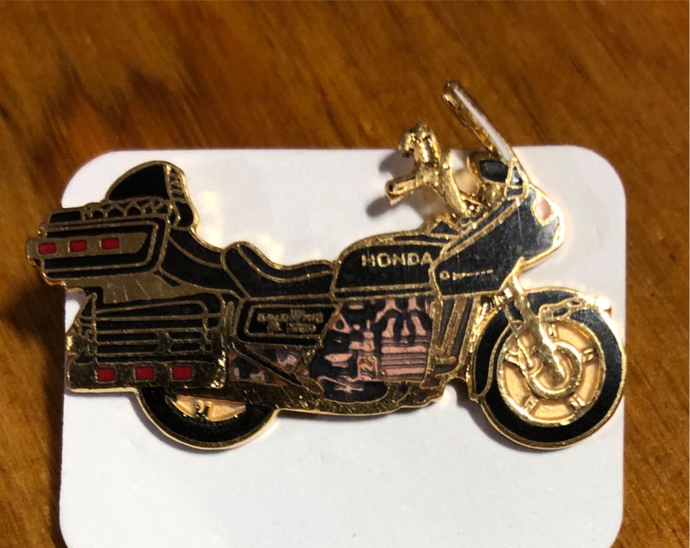 101 Dalmatians “Walt’s Classic Collection” (Anita And Pongo Wedding) - Disney Parks Limited Edition Pin