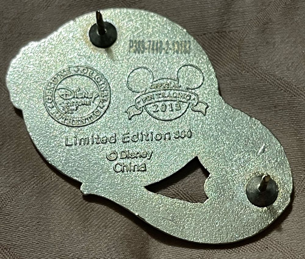 Nero And Brutus - Disney Store UK Limited Edition Pin - Rack pin collectible [Barcode 411096241893] - Main Image 3