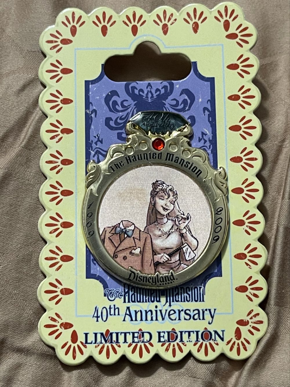 The Haunted Mansion 40th Anniversary (Constance With Her First Husband) - Disneyland Limited Edition Pin - Rack pin collectible [Barcode 400016502909] - Main Image 2