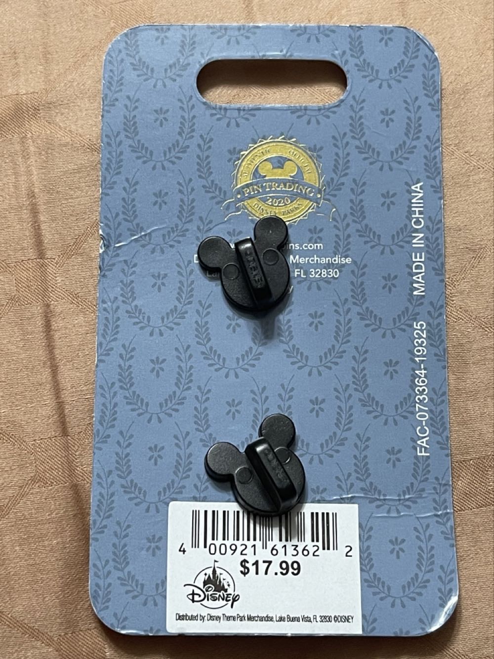 Lady And The Tramp 65th Anniversary (Family Portrait) - Disney Store Limited Edition Pin - Rack pin collectible [Barcode 400921613622] - Main Image 2