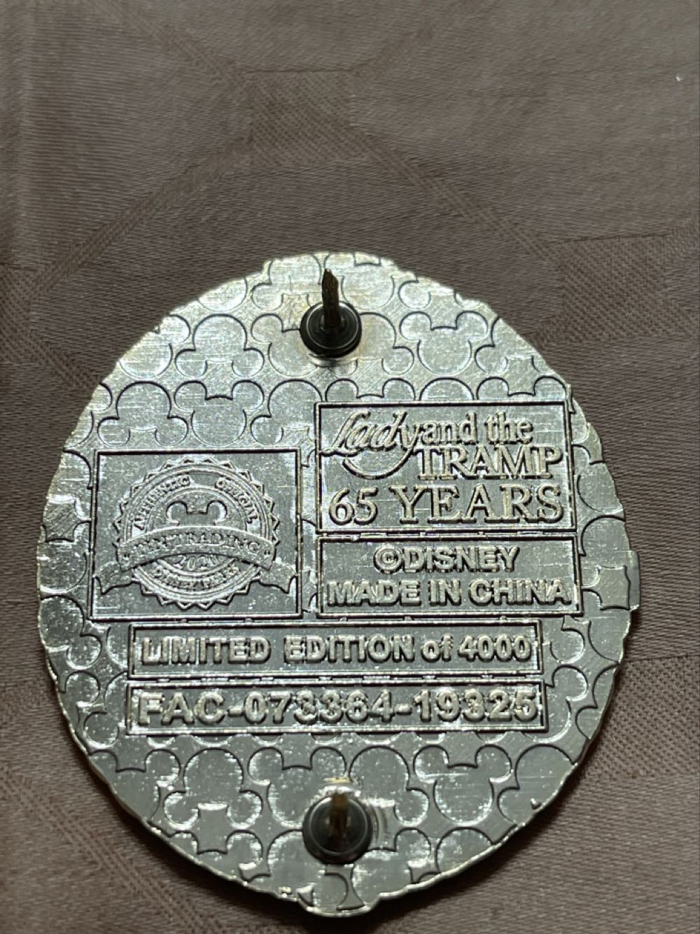 Lady And The Tramp 65th Anniversary (Tramp Portrait) - Disney Store Limited Edition Pin - Rack pin collectible [Barcode 400921613608] - Main Image 3