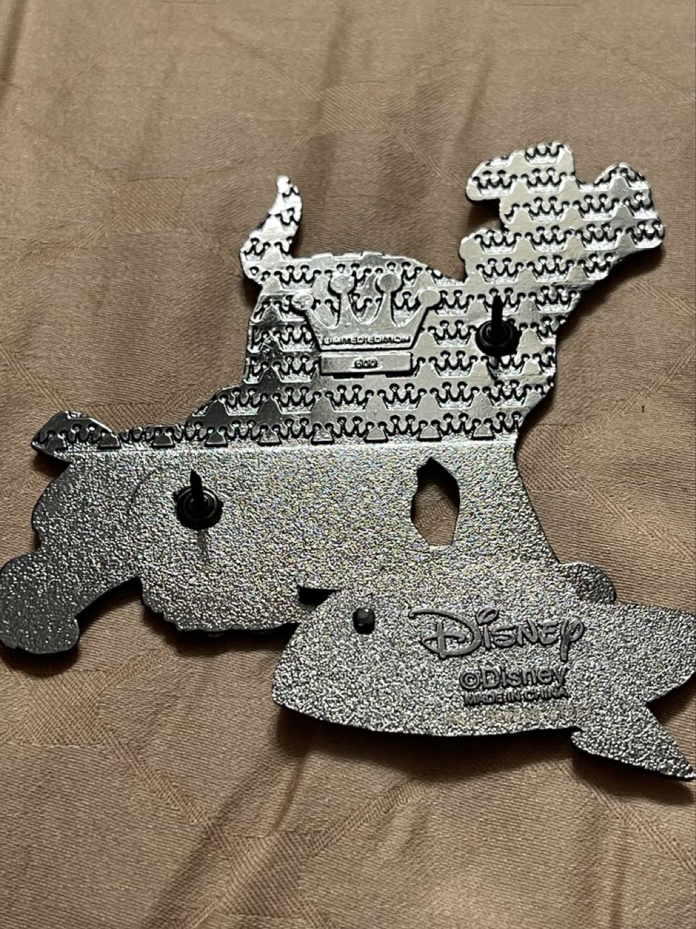 Lady And The Tramp Cement Initials - Loungefly Limited Edition Disney Pin - Collector’s Box pin collectible [Barcode 671803398498] - Main Image 4