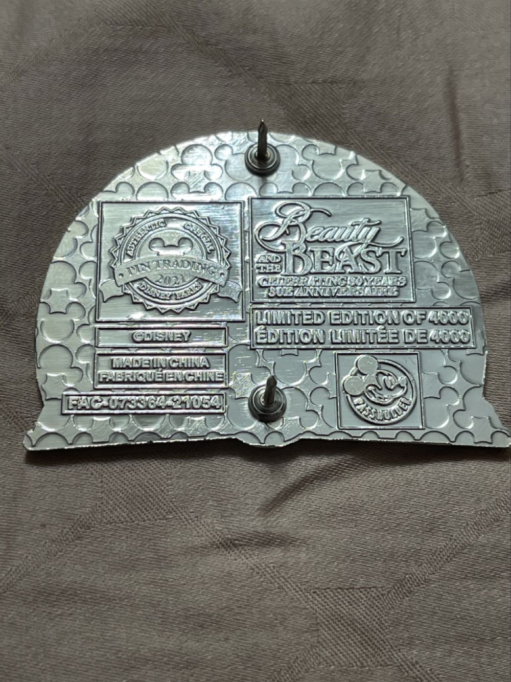 The Beauty And The Beast 30th Anniversary (Belle And The Beast In Library) - Disney Parks Limited Edition Pin - Rack pin collectible [Barcode 400942915828] - Main Image 4