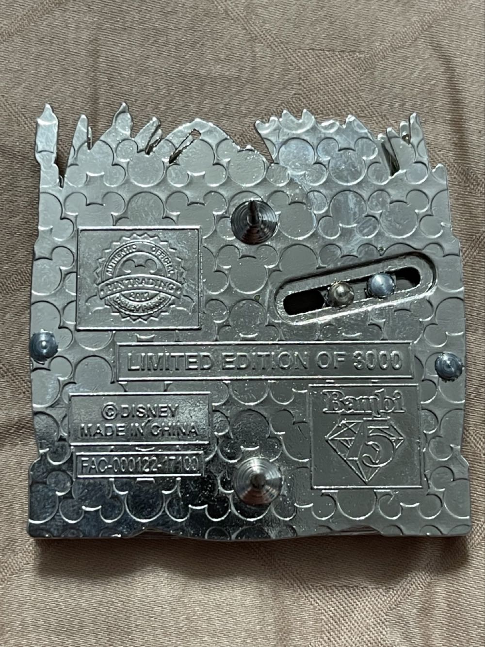 Bambi 75th Anniversary (Featuring Bambi And Faline In The Reeds) - Disney Parks Limited Edition Pin - Rack pin collectible [Barcode 400020267252] - Main Image 4