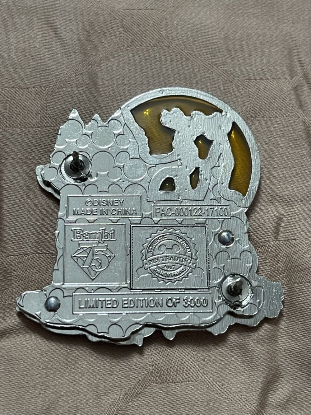 Bambi 75th Anniversary (Featuring Bambi And Faline Curled Up With Bambi’s Mother) - Disney Parks Limited Edition Pin - Rack pin collectible [Barcode 400020267245] - Main Image 4