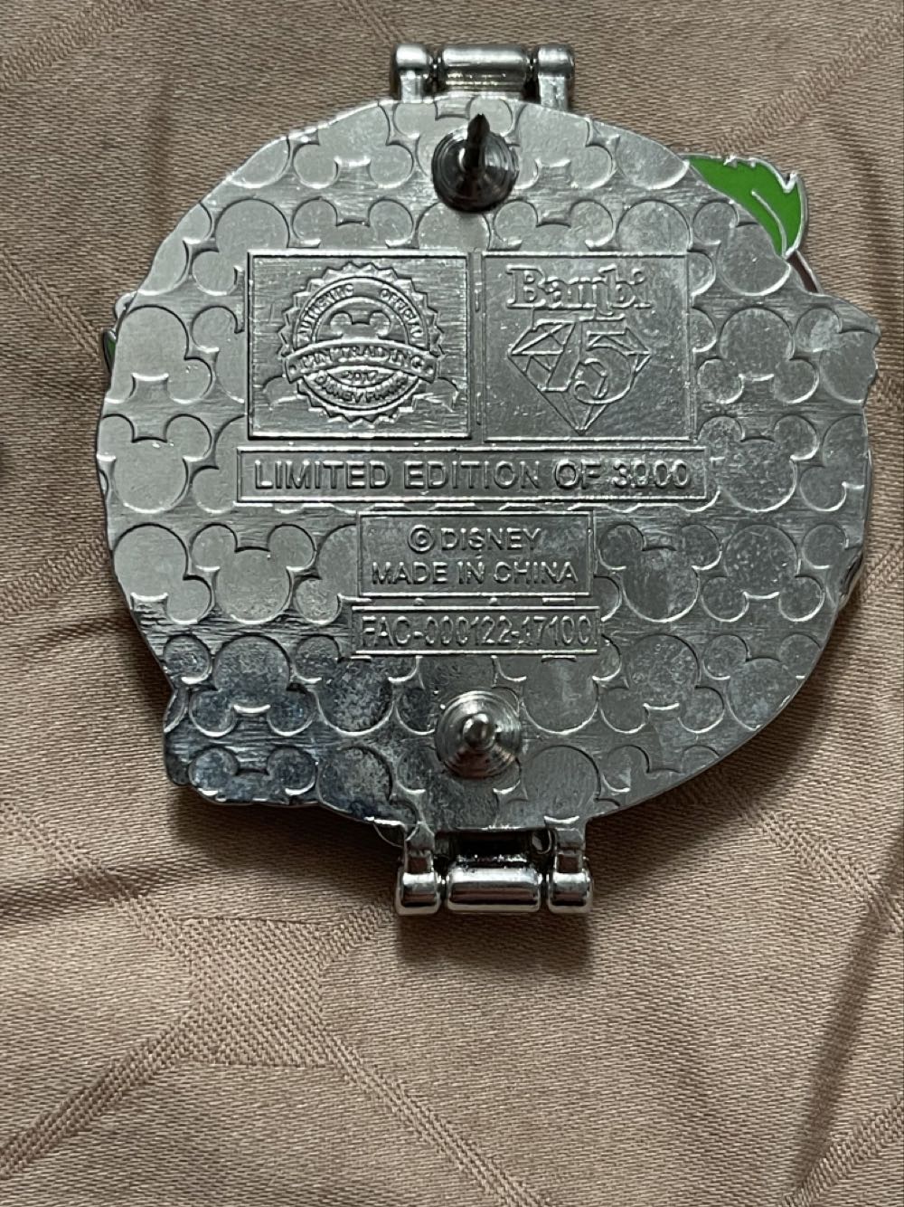 Bambi 75th Anniversary (Featuring Bambi, Flower And Thumper “Twitterpated”) - Disney Parks Limited Edition Pin - Rack pin collectible [Barcode 400020267283] - Main Image 4