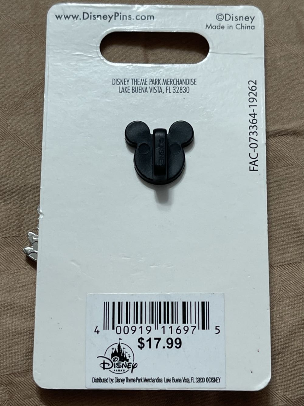 Thumper With A Clover “St. Patrick’s Day” 2020 - Disney Parks Limited Edition Pin - Rack pin collectible [Barcode 400919116975] - Main Image 2