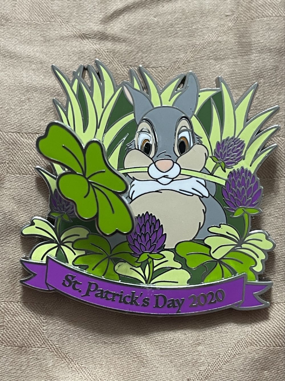 Thumper With A Clover “St. Patrick’s Day” 2020 - Disney Parks Limited Edition Pin - Rack pin collectible [Barcode 400919116975] - Main Image 3