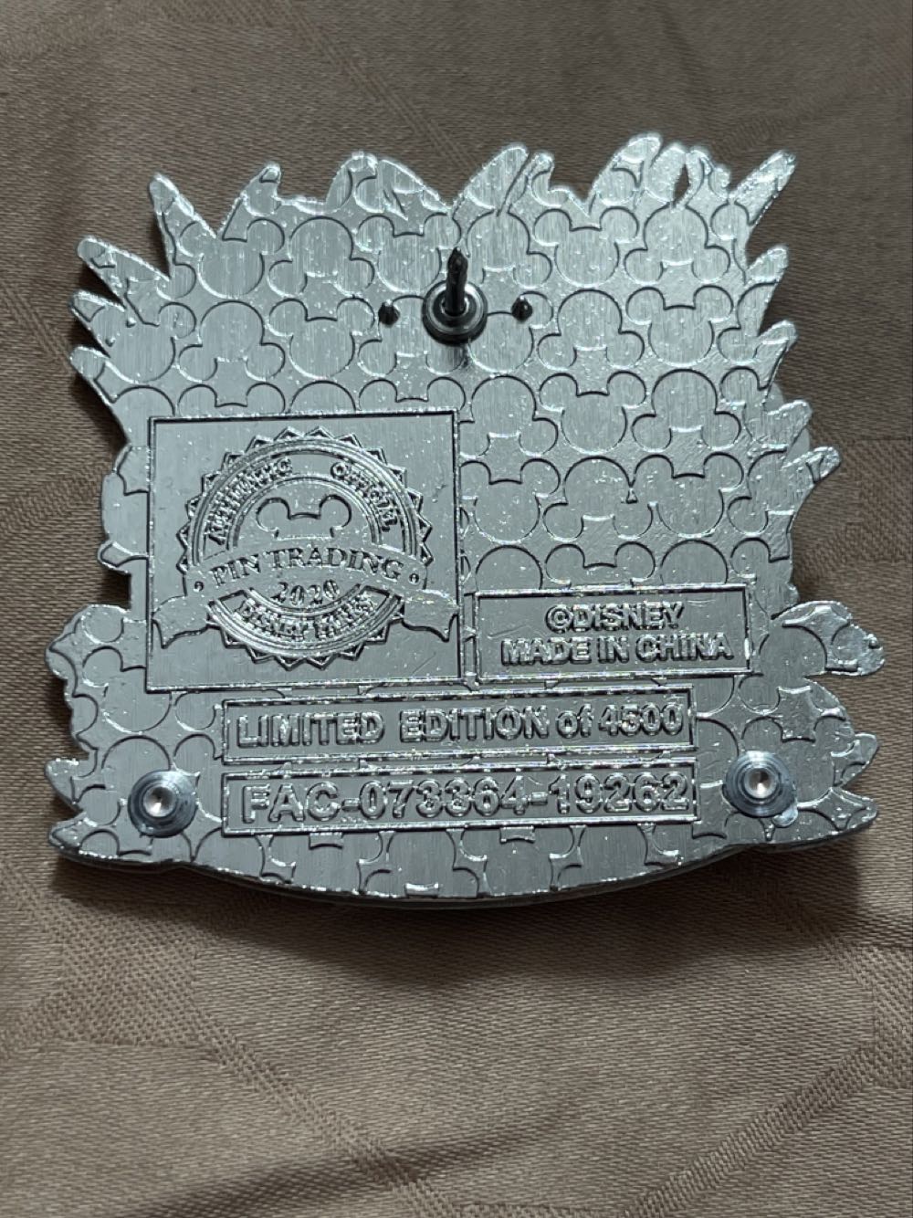 Thumper With A Clover “St. Patrick’s Day” 2020 - Disney Parks Limited Edition Pin - Rack pin collectible [Barcode 400919116975] - Main Image 4