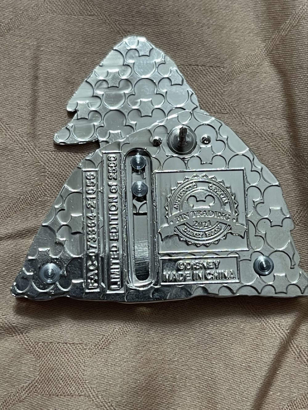 Bambi And Thumper In The Snow “Winter 2021” - Disney Parks Limited Edition Pin - Limited Edition pin collectible [Barcode 400944715013] - Main Image 4