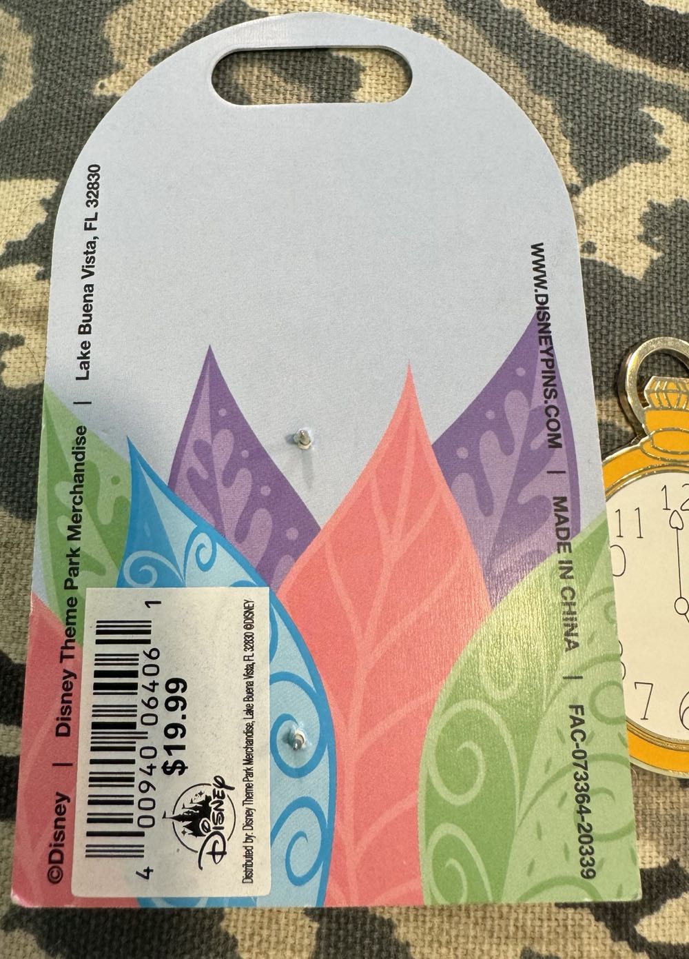 Alice In Wonderland 70th Anniversary Queen Of Hearts  pin collectible [Barcode 400940064061] - Main Image 3