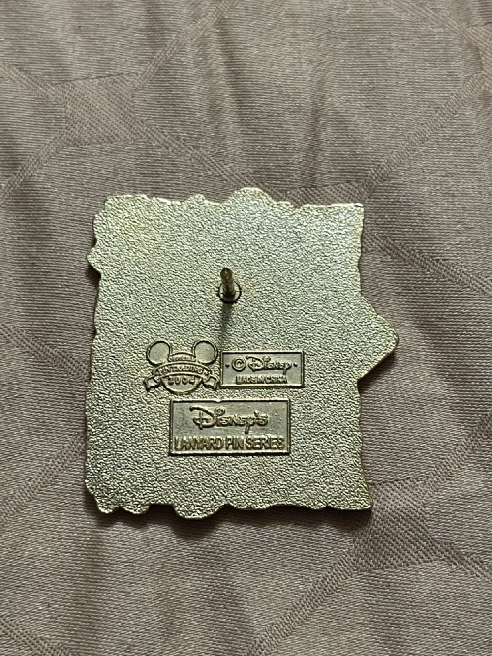 Meeko “Pets Of Stars” Cast Lanyard Series - Disney Parks Pin - Cast Lanyard pin collectible - Main Image 2