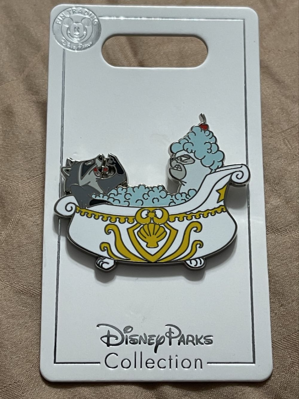 P تلفزيون قديم