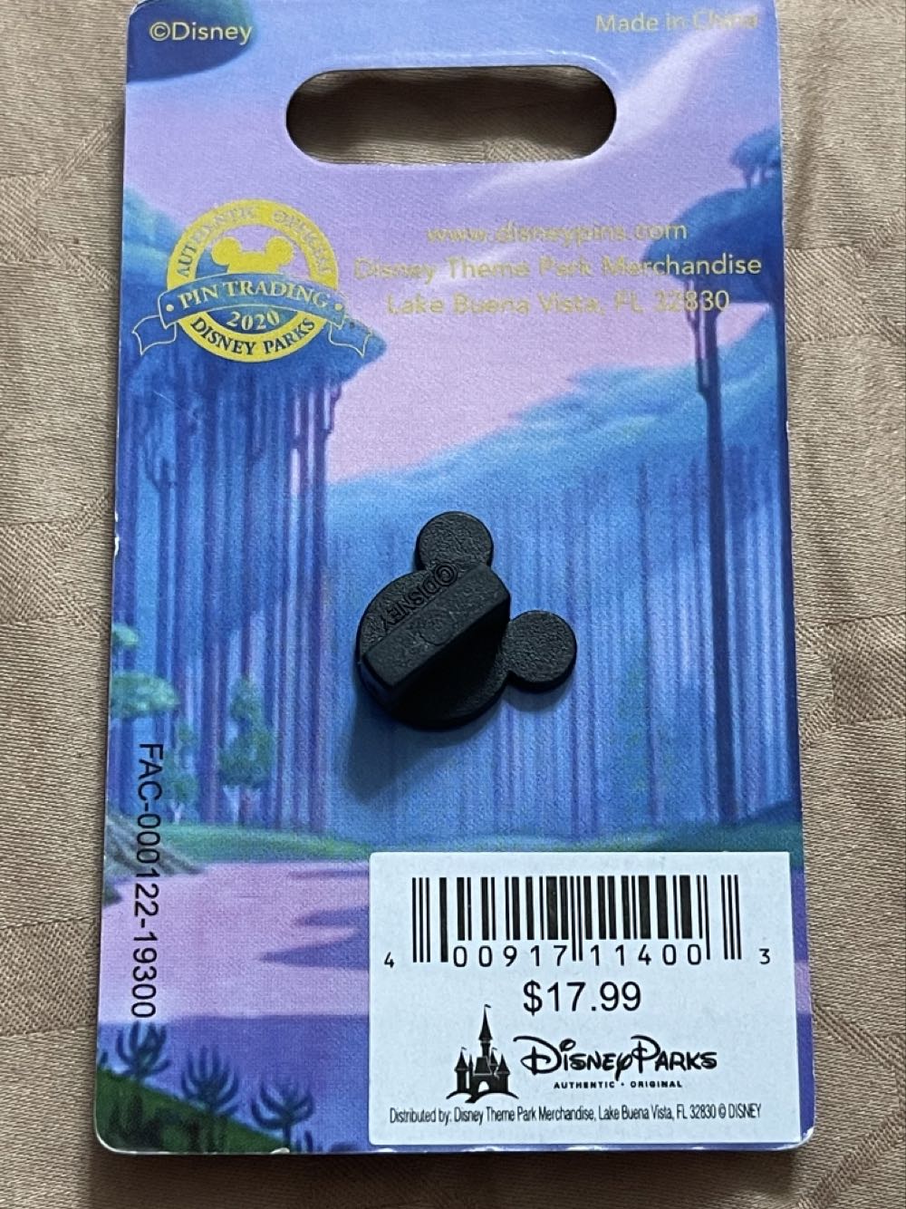 Pocahontas 25th Anniversary w/ John Smith & Grandmother Willow - 25th Anniversary pin collectible [Barcode 400917114003] - Main Image 2