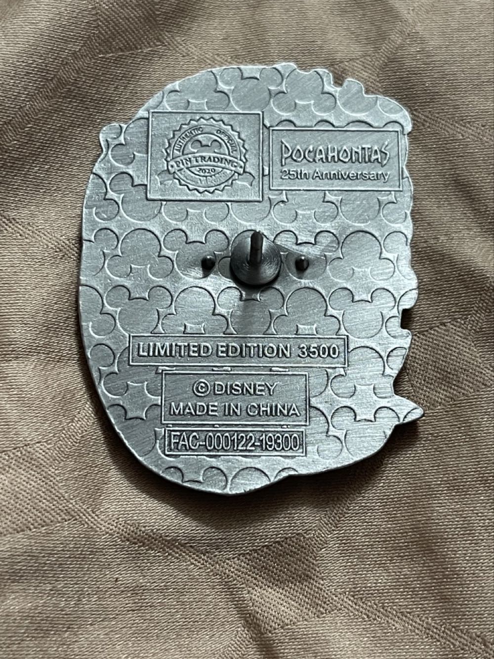 Pocahontas 25th Anniversary w/ John Smith & Grandmother Willow - 25th Anniversary pin collectible [Barcode 400917114003] - Main Image 4