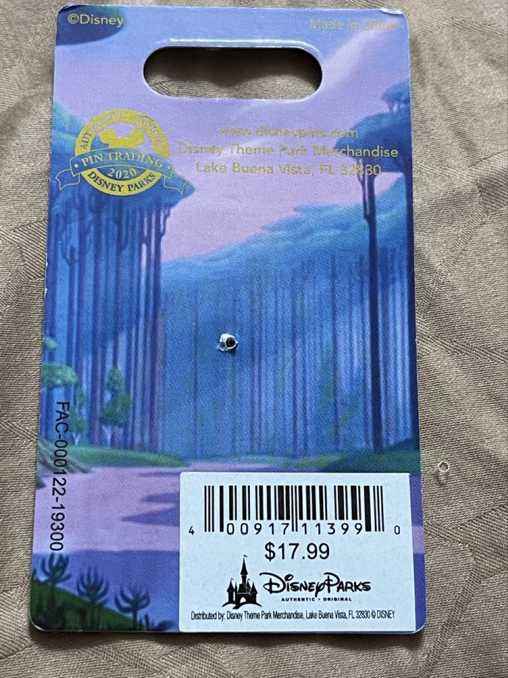 Pocahontas 25th Anniversary w/ Meeko And Flit - 25th Anniversary pin collectible [Barcode 400917113990] - Main Image 2