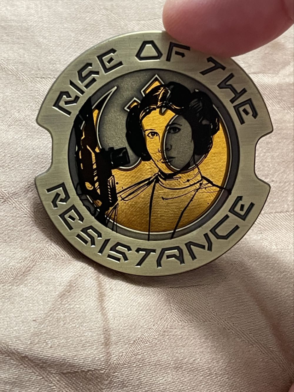 Star Wars “Rise Of The Resistance” Princess Leia - Disney Store Pin - Rack pin collectible [Barcode 400021093355] - Main Image 2