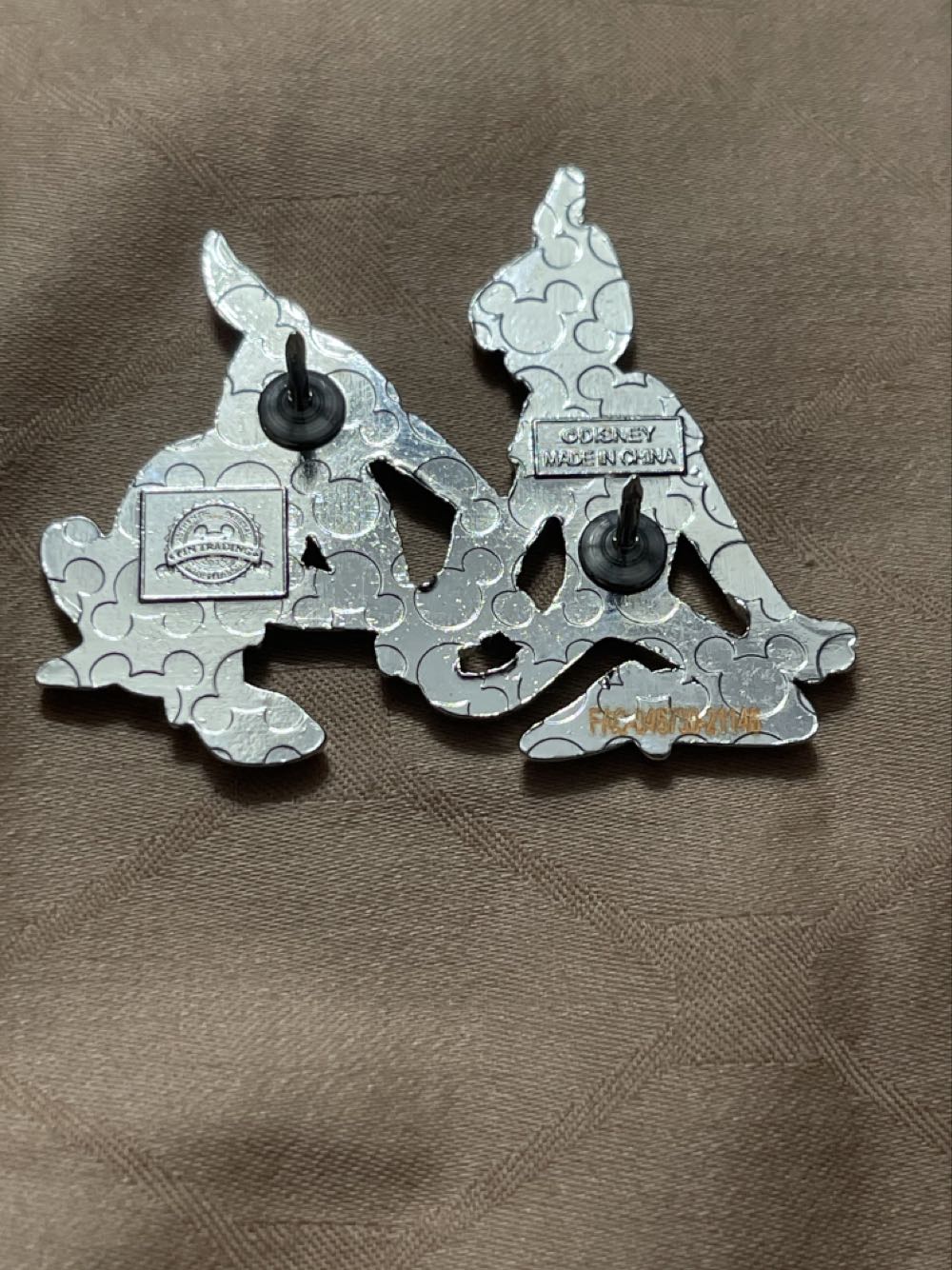 Peter Pan With His Shadow - Disney Parks Pin - Enamel pin collectible [Barcode 400034400102] - Main Image 4