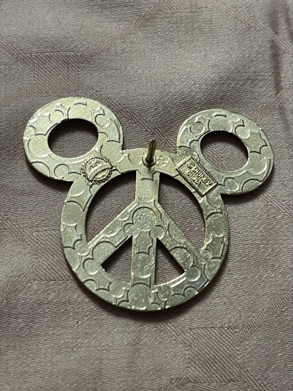 Mickey Icon Peace Sign - Disney Parks Pin - Rack pin collectible [Barcode 400014975361] - Main Image 2