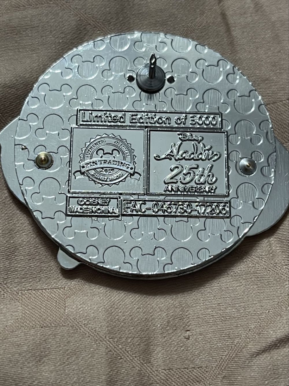 Aladdin 25th Anniversary (With Aladdin, Jasmine, Genie And Abu) - Disney Parks Limited Edition Pin - Rack pin collectible [Barcode 400020502599] - Main Image 4