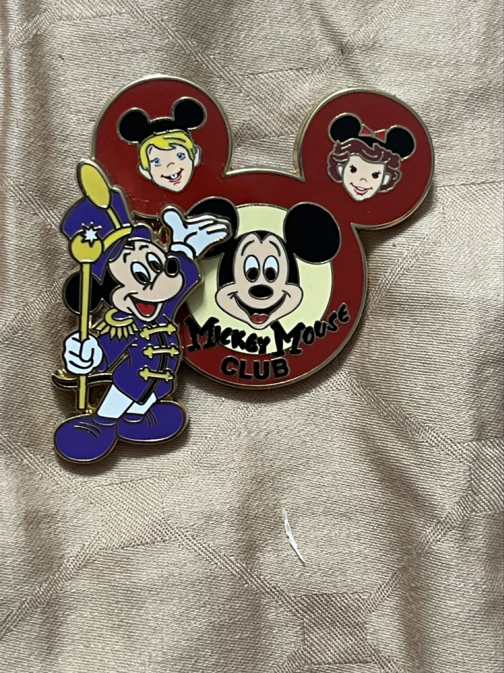 Mickey Mouse Club “Disney Dreams Collection” Series - Disneyland Limited Edition Pin - Rack pin collectible [Barcode 400013566256] - Main Image 3