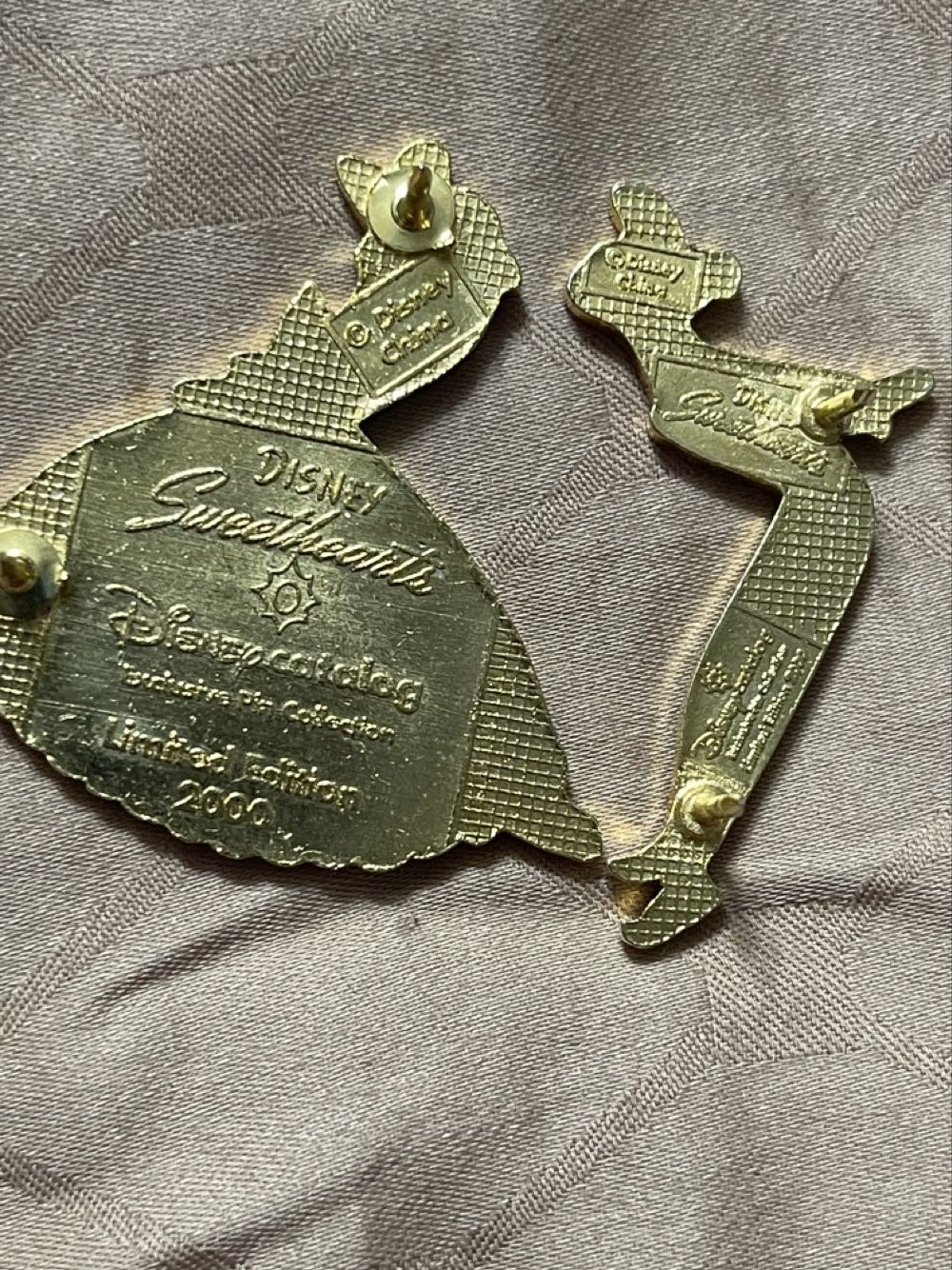 Once Upon A Wintertime “Kissing Sweethearts” Box Set (Melody Time) - Disney Store Limited Edition Pin - Rack pin collectible - Main Image 2