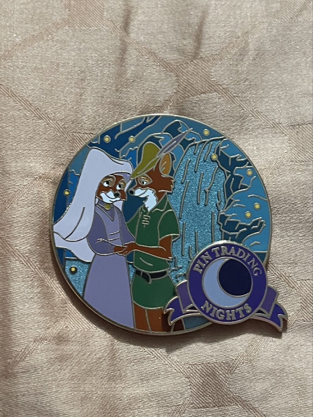 Robin Hood “Pin Trading Nights” - Disney Parks Limited Edition Pin - Rack pin collectible [Barcode 400918263496] - Main Image 3