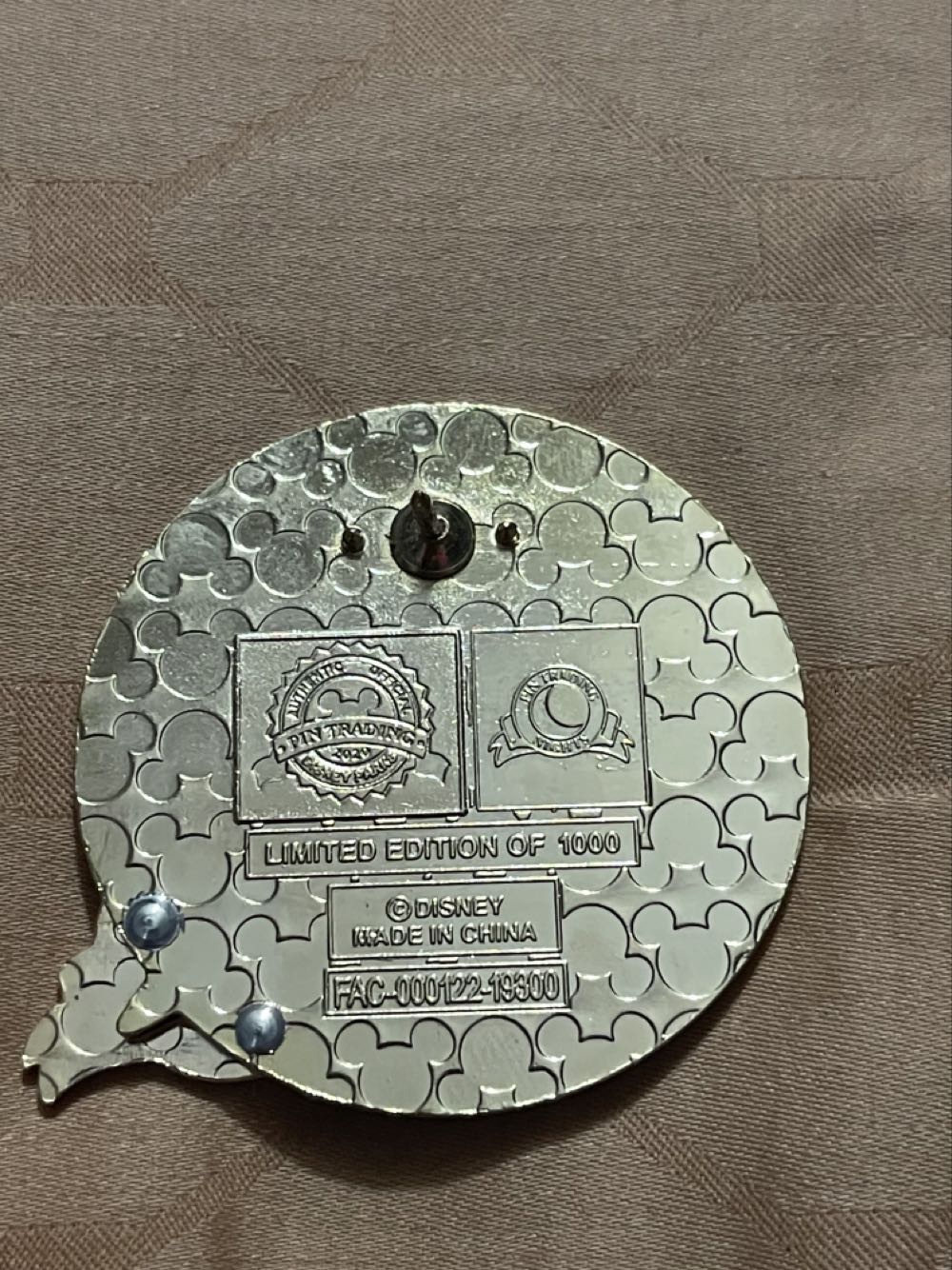 Robin Hood “Pin Trading Nights” - Disney Parks Limited Edition Pin - Rack pin collectible [Barcode 400918263496] - Main Image 4