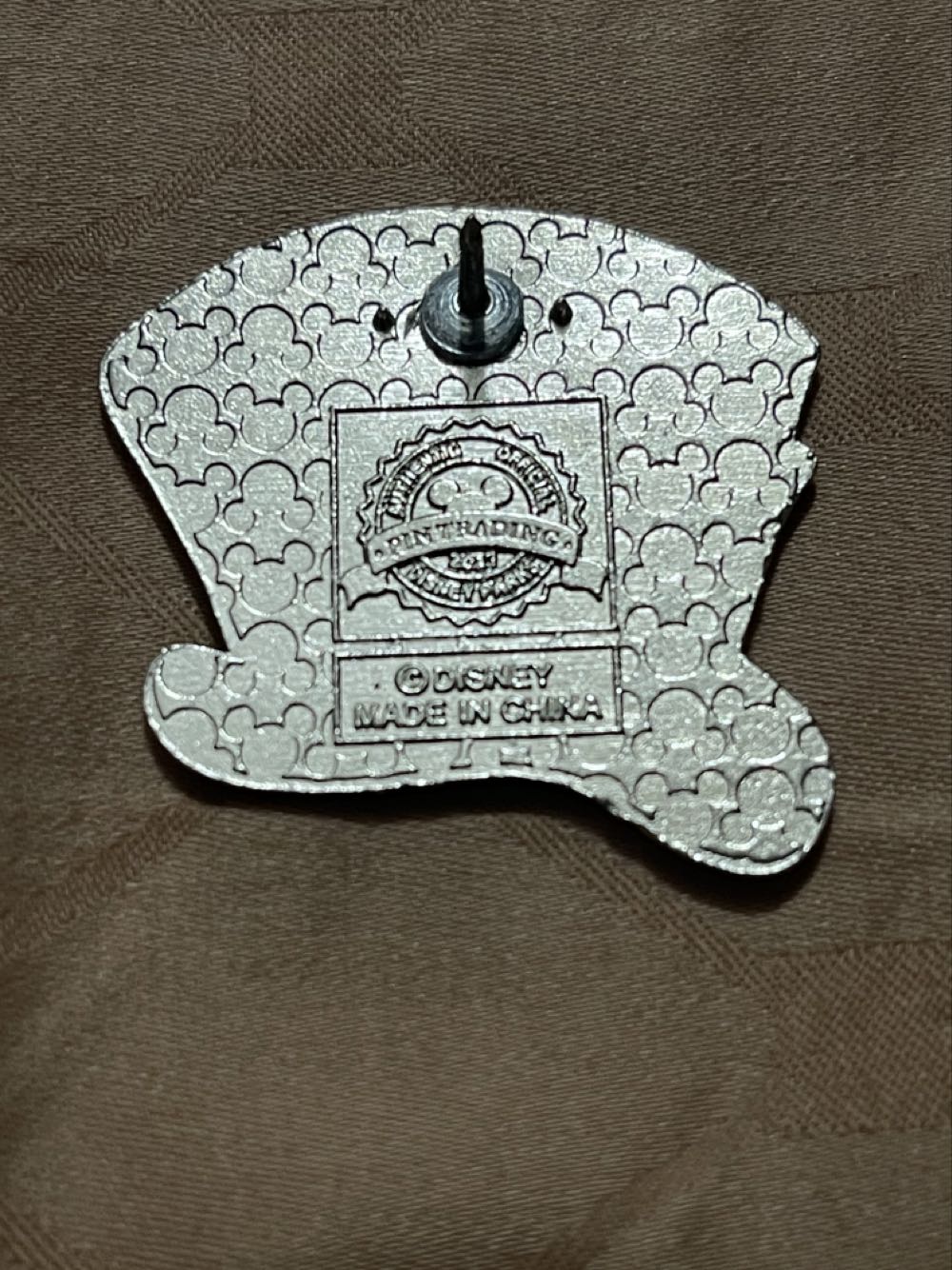 “Alice In Wonderland Icons” Set - Disney Parks Pin - Tea Cups - Booster pin collectible [Barcode 400020412546] - Main Image 2