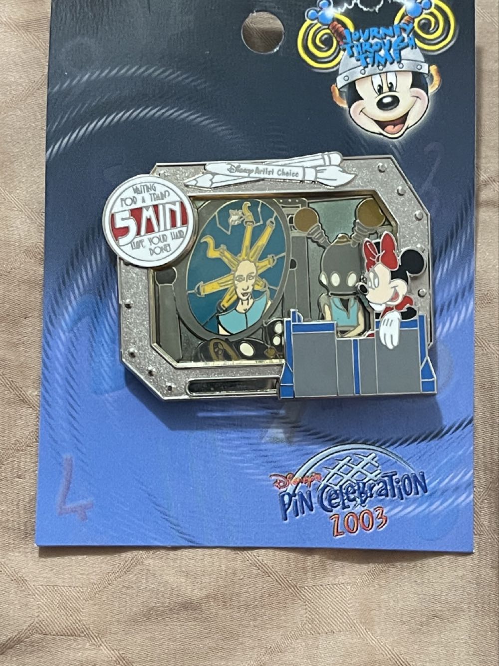 Castle Of Magical Dreams - Moana Hinged Pin With Flower On Front And Moana Inside