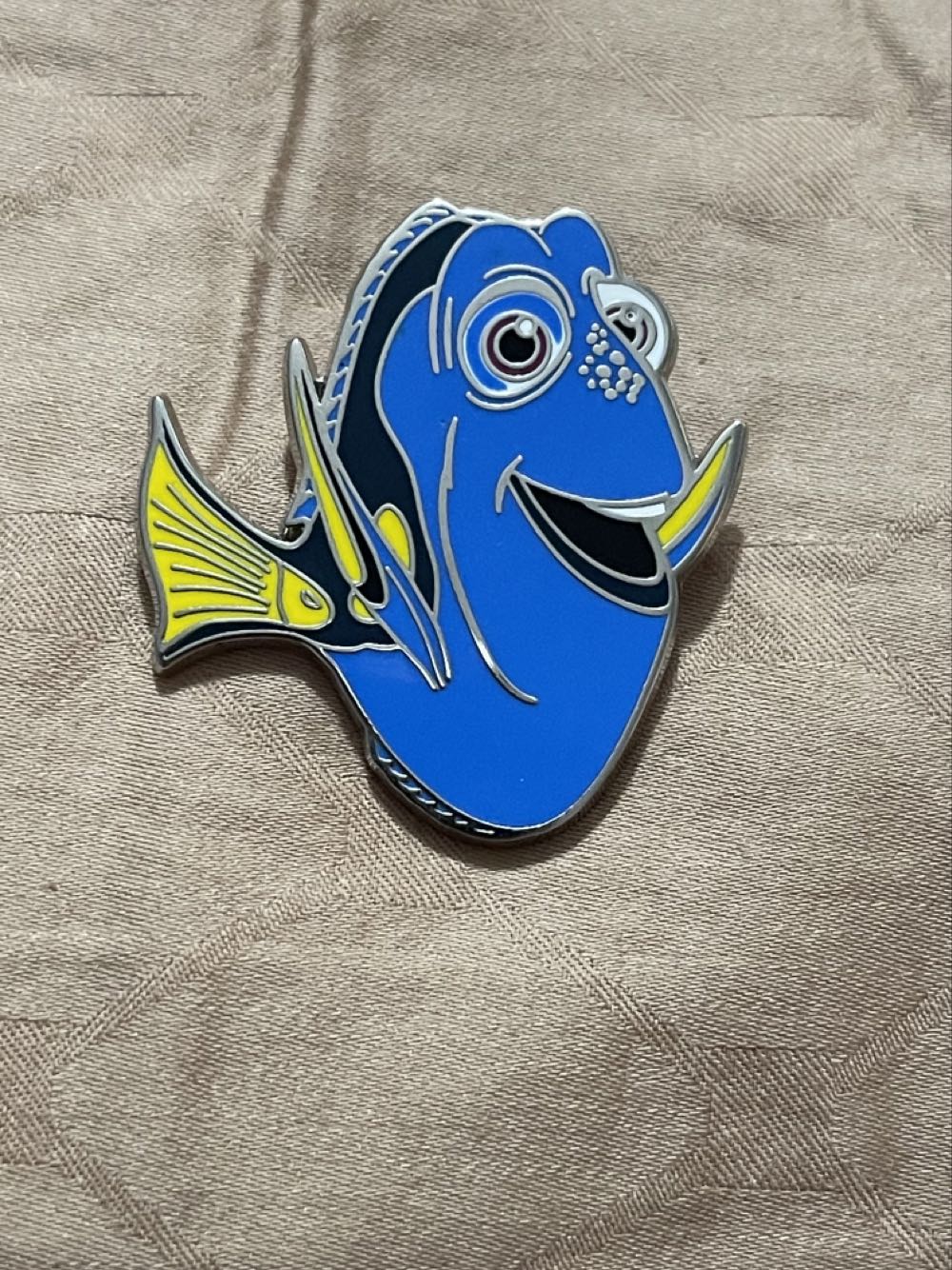 Dory - Disney Movie Club Pin - Gift With Purchase pin collectible - Main Image 3