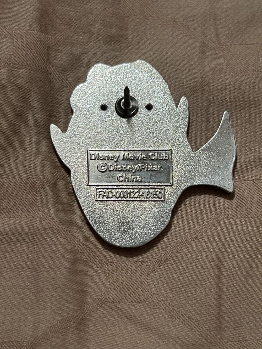 Dory - Disney Movie Club Pin - Gift With Purchase pin collectible - Main Image 4