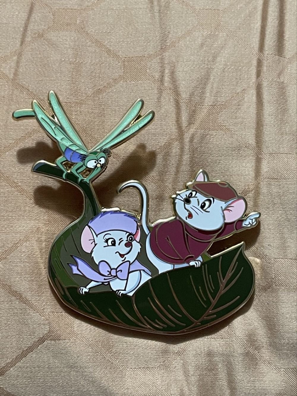 The Rescuers With Evinrude - Artland Limited Edition Disney Pin - Rack pin collectible - Main Image 3