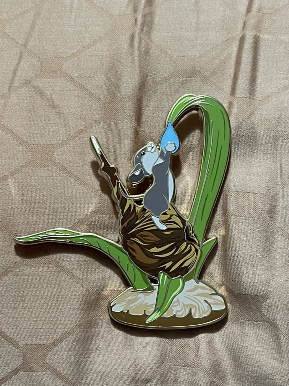 Bambi Field Mouse With Dew Drop - Artland Limited Edition Disney Pin - Rack pin collectible - Main Image 3