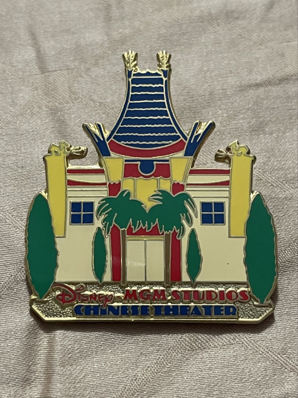 The Chinese Theater At MGM Studios - Pixar Studio Store Disney Pin - Rack pin collectible [Barcode 400109691176] - Main Image 3