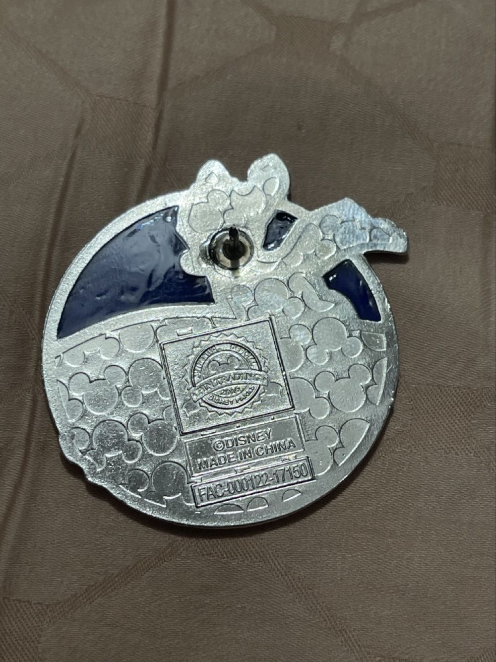 Bambi And Thumper Ice Skating - Disney Parks Pin - Rack pin collectible [Barcode 400000675299] - Main Image 2