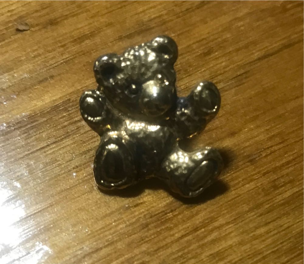 Disney Pin Trading - Ariel On Rock