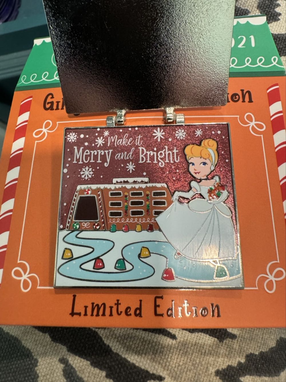 Contemporary Post Card, gingerbread Collection - Limited Edition pin collectible [Barcode 400943064648] - Main Image 3