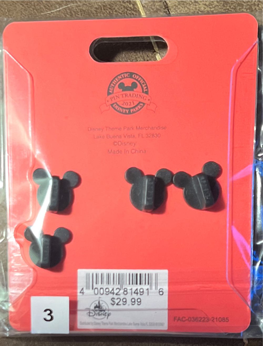 Heroes Vs Villains An Epic Showdown: Darkwing Duck & Megavolt  pin collectible [Barcode 400942814916] - Main Image 2