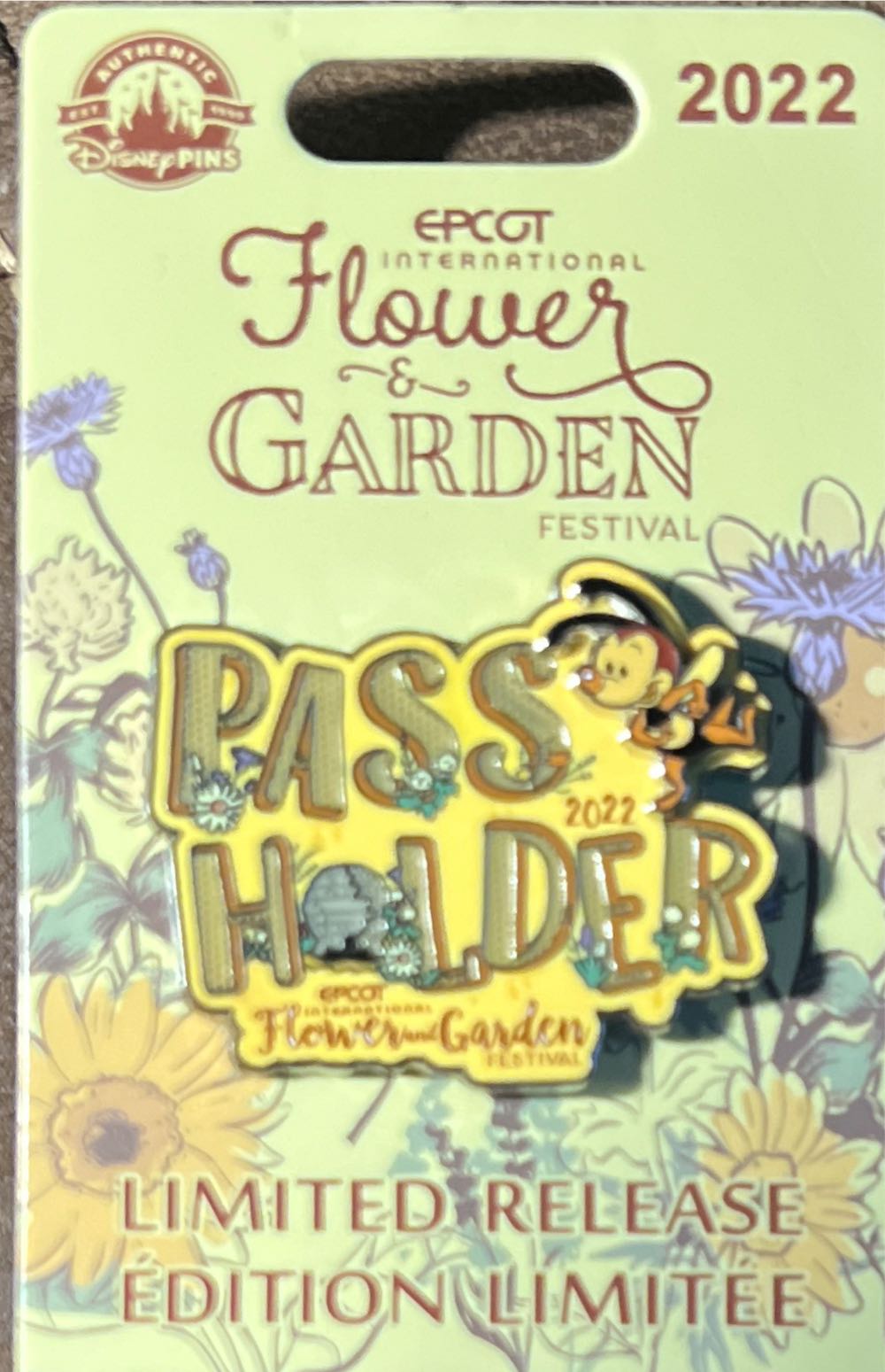 Disney Star Wars Halloween Mandalorian The Child Baby Yoda Grogu Candy Pin