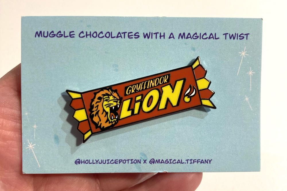 HP Candy, Gryffindor Lion  pin collectible - Main Image 2
