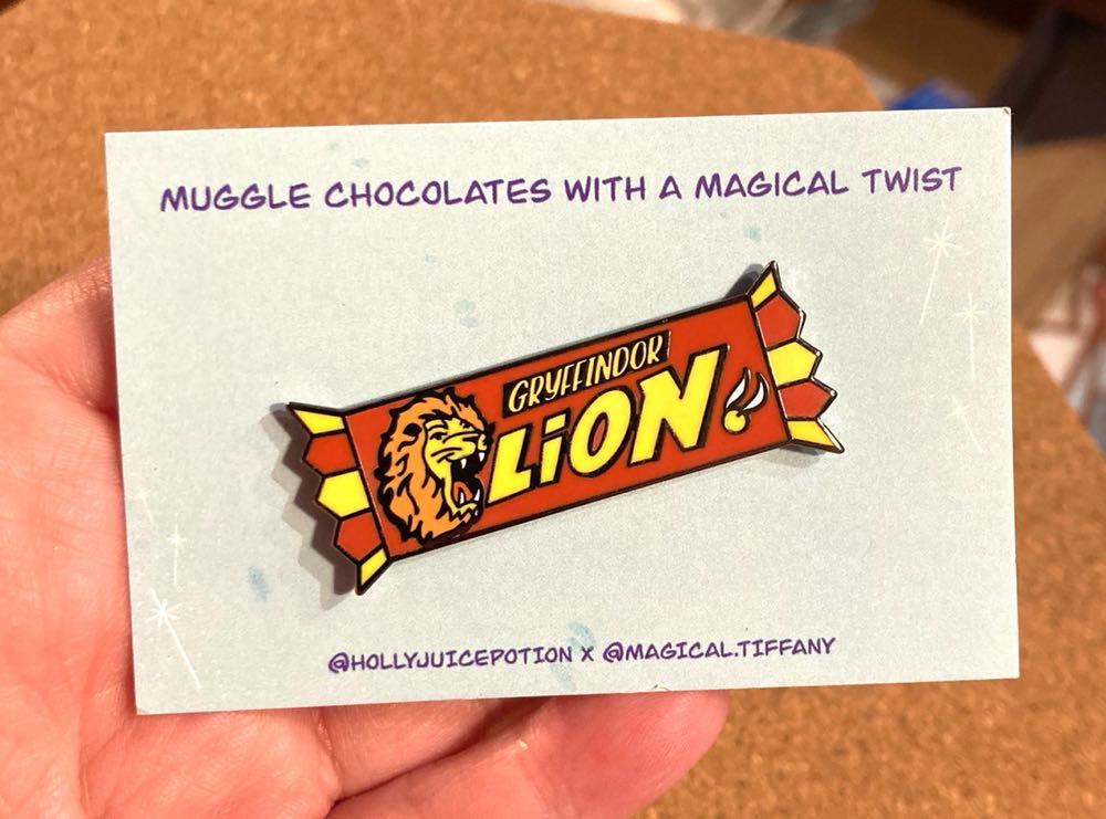 HP Candy, Gryffindor Lion  pin collectible - Main Image 4